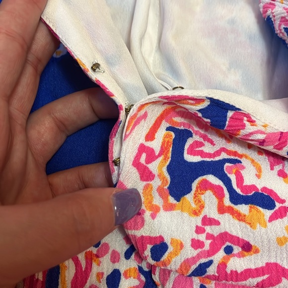 Lily Pulitzer coral pattern top! - Picture 2 of 4